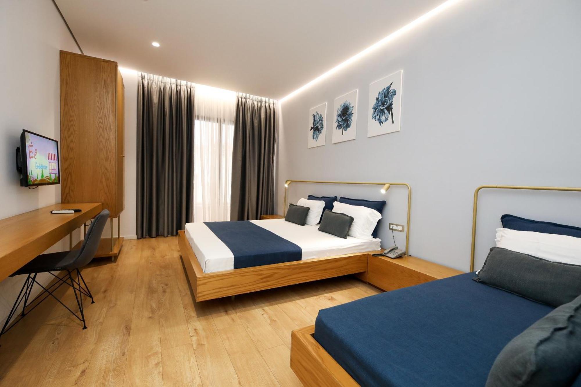 H&M Hotel Vlore Exterior photo
