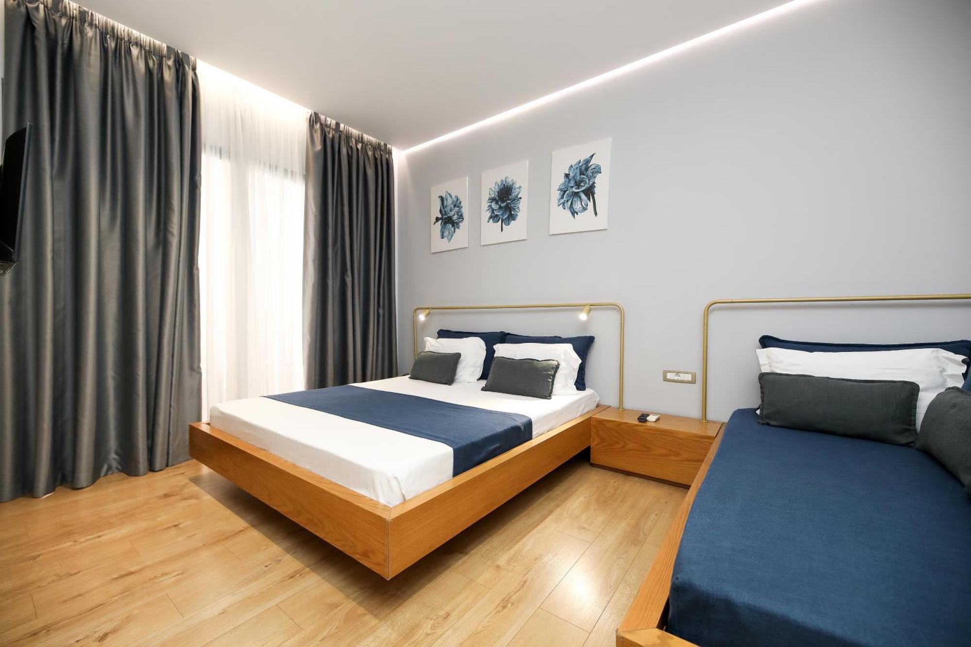 H&M Hotel Vlore Exterior photo